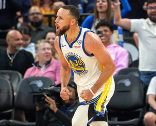 Αντίο στο 2025 με... κλασικό Κάρι και νίκη των Γουόριορς επί των Χόρνετς