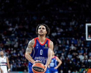 Πέμπτη σερί νίκη της Εφές που κυριάρχησε επί της Μπασκόνια με ηγετικό Λάρκιν