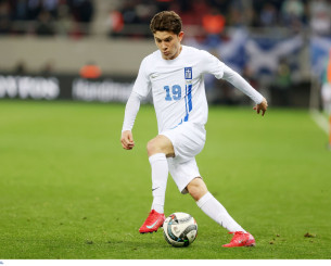 Το «παράτα ό,τι κάνεις κι έλα να δεις την Εθνική» είναι η πρώτη νίκη αυτής της παρέας