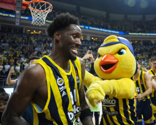GM Φενέρμπαχτσε: «Ενδιαφέρον από το NBA για Χέιζ-Ντέιβις και Μπιμπέροβιτς» GM Φενέρμπαχτσε: «Ενδιαφέρον από το NBA για Χέιζ-Ντέιβις και Μπιμπέροβιτς»