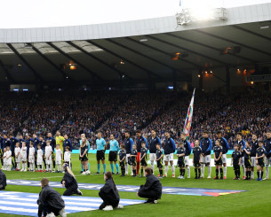 Γιούχα και αποχώρηση από τους Σκωτσέζους πριν φτάσουμε στο 90'