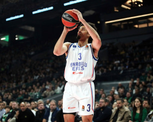 Από την Εφές στον Ερυθρό Αστέρα ο Τζόρνταν Νουόρα