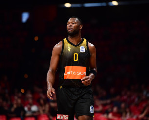 Συμφωνία της ΑΕΚ με τον Γκρέι για έναν ακόμα χρόνο