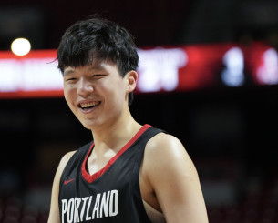Είναι όντως ο «Κινέζος Γιόκιτς»: Ο Γιανγκ Χάνσεν έδειξε την κλάση του στο Summer League (video)