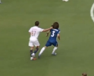 Απίθανη κόκκινη κάρτα στον Νέβες που... τράβηξε τον Κουκουρέγια από τα μαλλιά! (video)