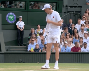 Aπίστευτο περιστατικό στον τελικό του Wimbledon: Ανοιξαν σαμπάνια φίλαθλοι και ο φελλός έπεσε στο court - Παρατήρηση από τα μεγάφωνα (videos)