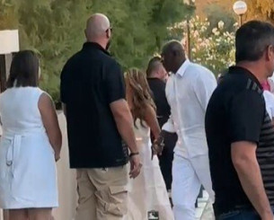 Ο Μάικλ Τζόρνταν κάνει βόλτες στην Αθήνα: Το δείπνο και τα... διακριτικά βλέμματα (video)