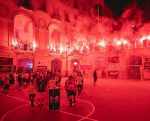 H φυλακή που έγινε γήπεδο για να γιορτάσει το πάθος της για το ποδόσφαιρο ολόκληρη η Νάπολη (video) H φυλακή που έγινε γήπεδο για να γιορτάσει το πάθος της για το ποδόσφαιρο ολόκληρη η Νάπολη (video)