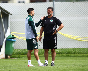 Τα τετ-α-τετ του Βιτόρια με τους Μπακασέτα και Μπρέγκου μετά την προπόνηση