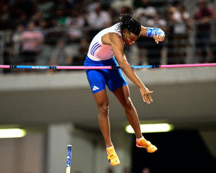 Τα εντυπωσιακά στιγμιότυπα από την «χρυσή» εμφάνιση του Καραλή στο Βαλκανικό (video)