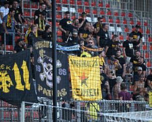 Ταλαιπωρία της αποστολής της ΑΕΚ στο Ντέμπρετσεν και αντεγκλήσεις οπαδών στο γήπεδο (video)