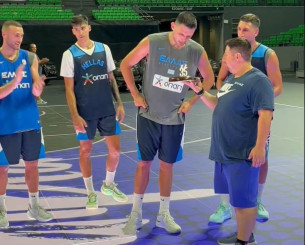 Η Εθνική ομάδα ευχήθηκε «χρόνια πολλά» στον Κώστα Παπανικολάου