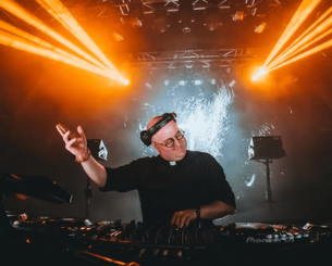 Πασίγνωστος dj - ιερέας θα είναι παρών στο πάρτι του πορτογαλικού Super Cup Πασίγνωστος dj - ιερέας θα είναι παρών στο πάρτι του πορτογαλικού Super Cup