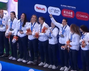 Ανατριχίλα: Η στιγμή που οι αθλήτριες της Εθνικής πόλο τραγουδούν τον Εθνικό Ύμνο (video)