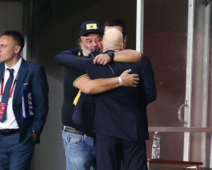 Ηλιόπουλος και Ριμπάλτα αγκάλιασαν τον Νίκολιτς (video)