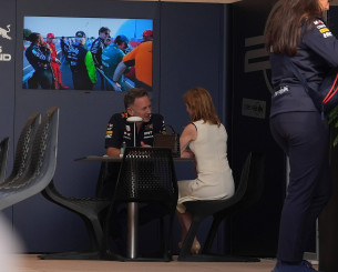 Η γυναίκα που κατήγγειλε τον Χόρνερ για παρενόχληση, παραιτήθηκε μετά την αποχώρησή του Η γυναίκα που κατήγγειλε τον Χόρνερ για παρενόχληση, παραιτήθηκε μετά την αποχώρησή του