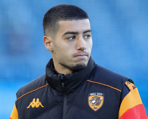 Ο Ζαρουρί έκανε ξυπόλητος προπόνηση με απόφαση της ομάδας για μια σεζόν - Ο λόγος