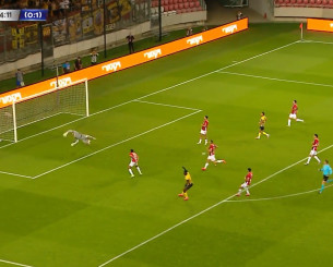 Φοβερή μπαλιά του Μαρίν, στο δοκάρι το σουτ του Πιερό (video)