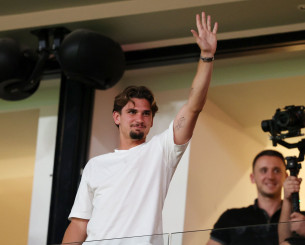 Ο Μαρίν αποθεώθηκε από τον κόσμο της AEK Ο Μαρίν αποθεώθηκε από τον κόσμο της AEK