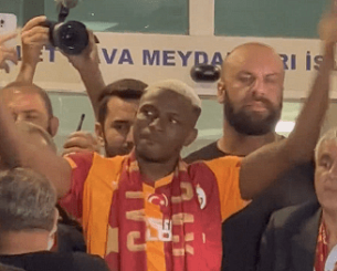 «Έπεσε» το αεροδρόμιο της Κωνσταντινούπολης στην άφιξη του Οσίμεν «Έπεσε» το αεροδρόμιο της Κωνσταντινούπολης στην άφιξη του Οσίμεν