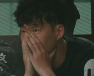 Ξέσπασε σε κλάμματα απ' τη συγκίνηση ο Σον στο τελευταίο του παιχνίδι με την Τότεναμ (video)