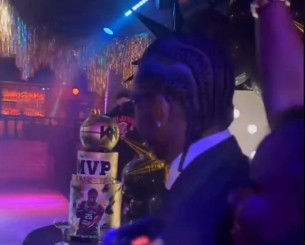 Ο Ναν γιόρτασε τα 30ά του γενέθλια με ένα party γεμάτο... MVPs (video) Ο Ναν γιόρτασε τα 30ά του γενέθλια με ένα party γεμάτο... MVPs (video)