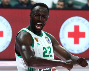 Ο Τζέριαν Γκραντ στα παρκέ με νέο look