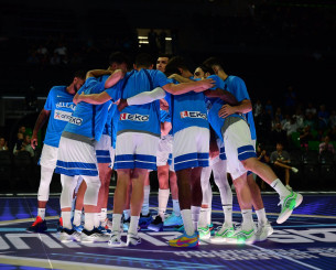 Η είσοδος της Εθνικής στο glass floor του ΟΑΚΑ (video)