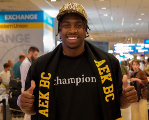 Αφίχθη στην Αθήνα ο Μπάρτλεϊ για την ΑΕΚ