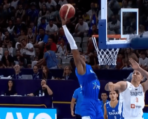 Το εντυπωσιακό follow κάρφωμα του Κώστα Αντετοκούνμπο (video)