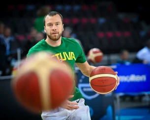 Προχωράει για Λεκαβίτσιους η ΑΕΚ