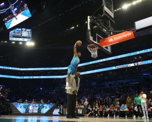 «Πέταξε» πάνω από τον Σακίλ: Ο νέος σταρ της Μπασκόνια κέρδισε τον διαγωνισμό καρφωμάτων  στο NBA