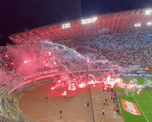 Εξαλλοι οι οπαδοί της Χάιντουκ Σπλιτ - Πέταξαν πυρσούς και φωτοβολίδες στους παίκτες (video)
