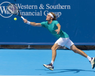 Αποκλεισμός με ανατροπή απ' τον Μπονζί για τον Τσιτσιπά