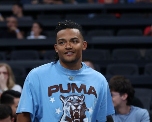 Ο Μανόλο στο ΟΑΚΑ για να παρακολουθήσει από κοντά το παιχνίδι της Εθνικής με τη Λετονία (video)