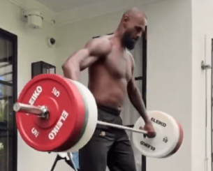 Ο ΛεΜπρόν γίνεται αρσιβαρίστας για την προετοιμασία της 23ης ιστορικής σεζόν του στο NBA (video)