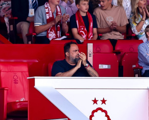 Το νέο εντυπωσιακό σύνθημα των... τρελαμένων οπαδών της Νότιγχαμ για τον Βαγγέλη Μαρινάκη (video)