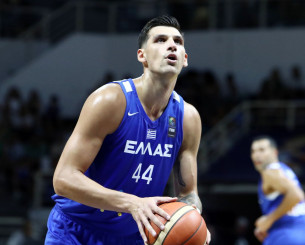 Kομβικός σε άμυνα και επίθεση ο Μήτογλου στην αρχή του φιλικού με το Μαυροβούνιο (video)