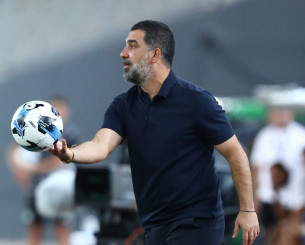 Έξαλλος ο Τουράν για τη γκέλα της Σαχτάρ: «Απαράδεκτο να δεχόμαστε τρία γκολ»