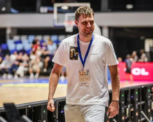 Eνοχλήσεις στον αστράγαλο άφησαν εκτός τον Σάσα Βεζένκοφ από το παιχνίδι της Βουλγαρίας