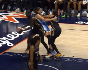 Τρεις αποβολές και... μαλλιοτράβηγμα στο παιχνίδι του WNBA μεταξύ των Κονέκτικατ Σαν και των Σικάγο Σκάι (video)