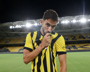 Ο Γκρούγιτς ξανά με Γιόβιτς και Γκατσίνοβιτς, απέναντι στον Ταρέμι