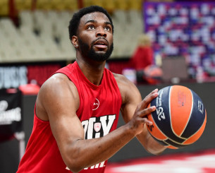 Εκτός Πίτερς και Έβανς για το φιλικό του Ολυμπιακού κόντρα στην Παρί Εκτός Πίτερς και Έβανς για το φιλικό του Ολυμπιακού κόντρα στην Παρί