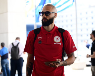 Ο Φουρνιέ ξετρελάθηκε με τη συλλογή του Ολυμπιακού σε συνεργασία με την Aime Leon Dore