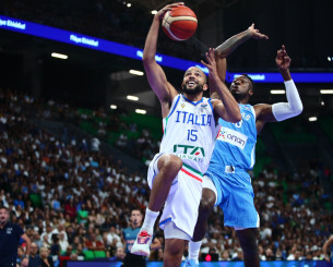 Το εντυπωσιακό μπλοκ του Θανάση Αντετοκούνμπο στον Τόμπσον (video)