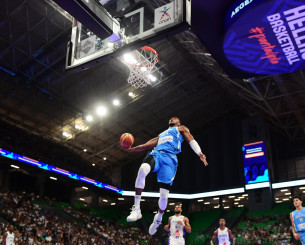 «Antetokounmpo airlines»: Ο Γιάννης... κατεδάφισε το γαλλικό καλάθι και τρέλανε το γήπεδο (video)