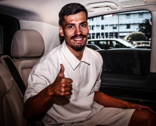 Έφτασε Αθήνα ο Πάντοβιτς - «Πολύ μεγάλη ομάδα ο Παναθηναϊκός - Έχω υψηλούς στόχους»