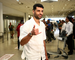 Ταρέμι: «Ο Ολυμπιακός είναι πολύ μεγάλη ομάδα - Ανυπομονώ να παίξω μπροστά στους οπαδούς μας»