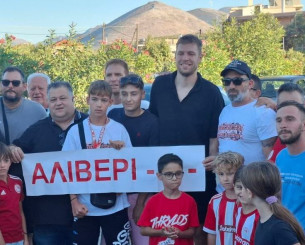 Ο Βεζένκοφ μίλησε στον Αστέρα Αλιβερίου και στα παιδιά των ακαδημιών (video)