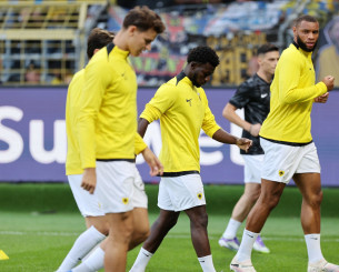 H είσοδος της ΑΕΚ για προθέρμανση στο Lotto Park (video)